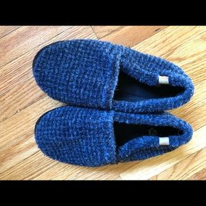 Acorn kids slippers!